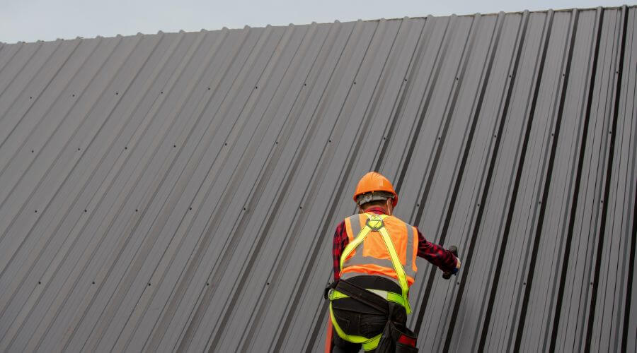 Professional metal roof installation services in Fiatt, IL
